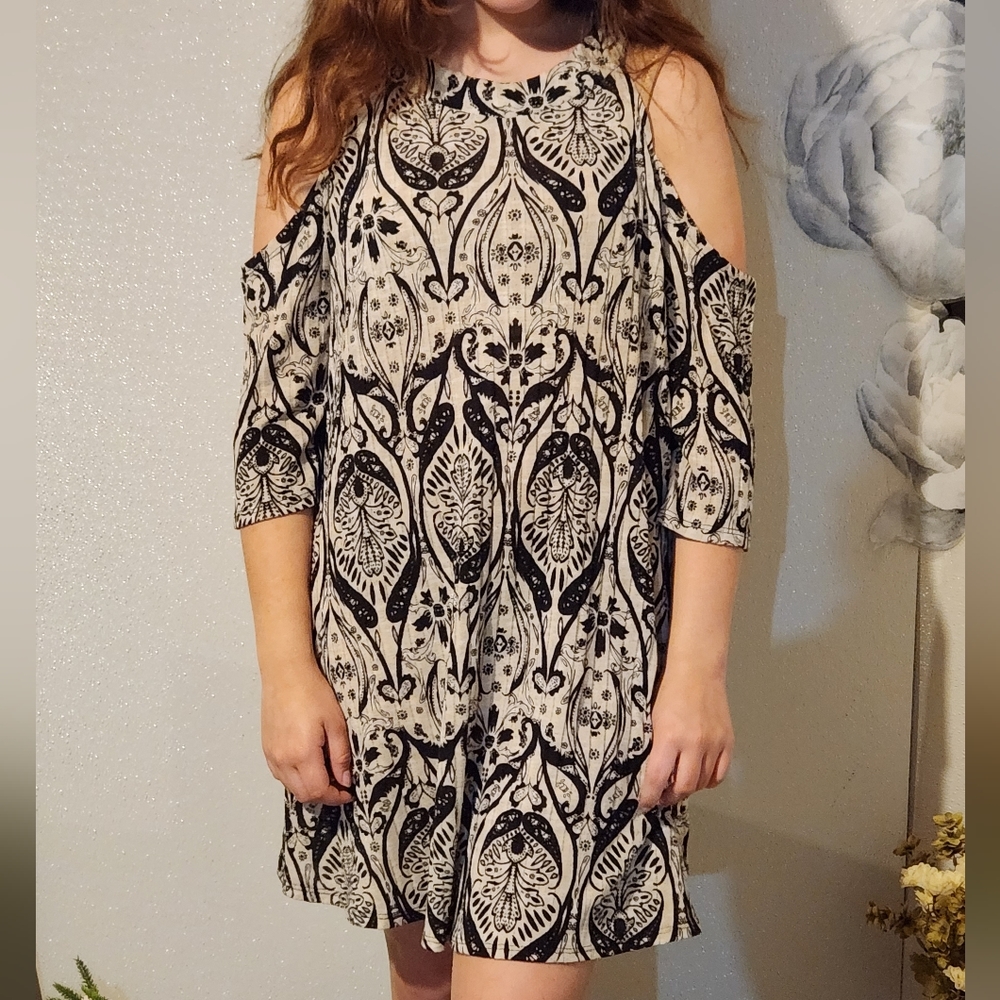 XL Back and cream cold shoulder dress Juniors.  VG condition